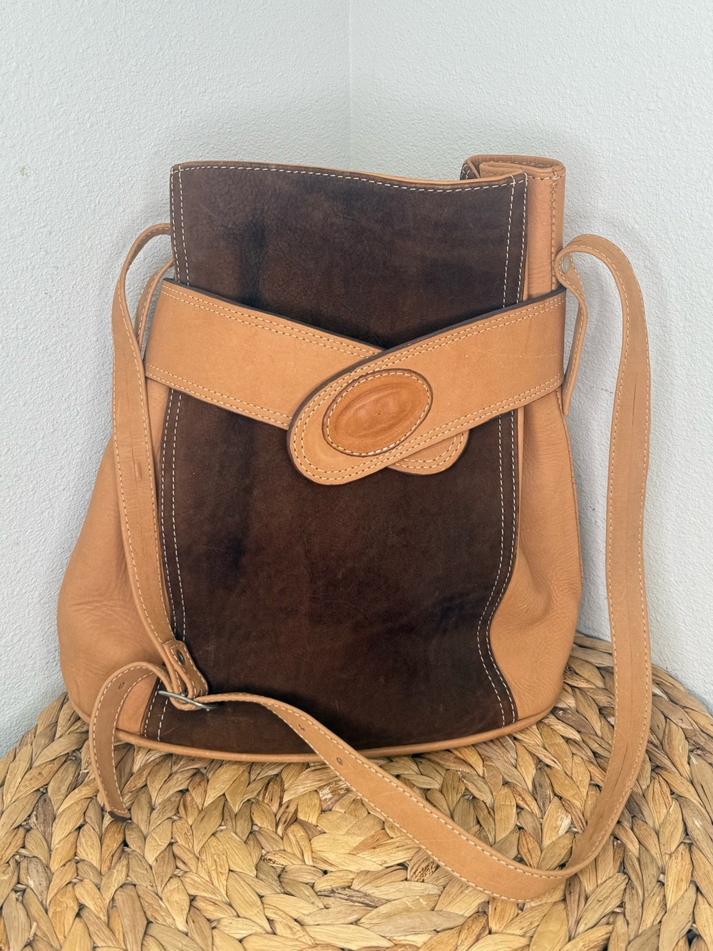 Vtg Leather Bucket Bag  Dual Toned Brown Camel Handcrafted Luxurious Vintage